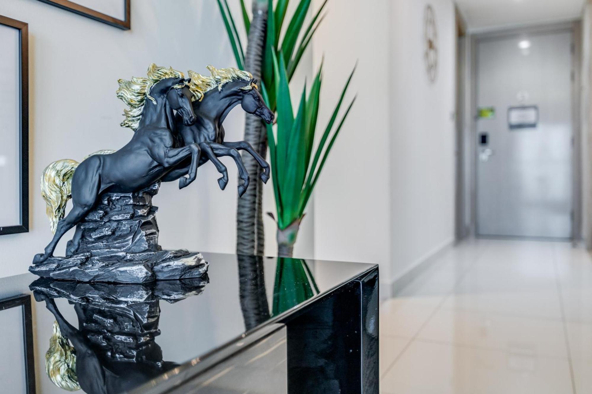 Globalstay Damac Towers By Paramount In Business Bay Dubai Esterno foto